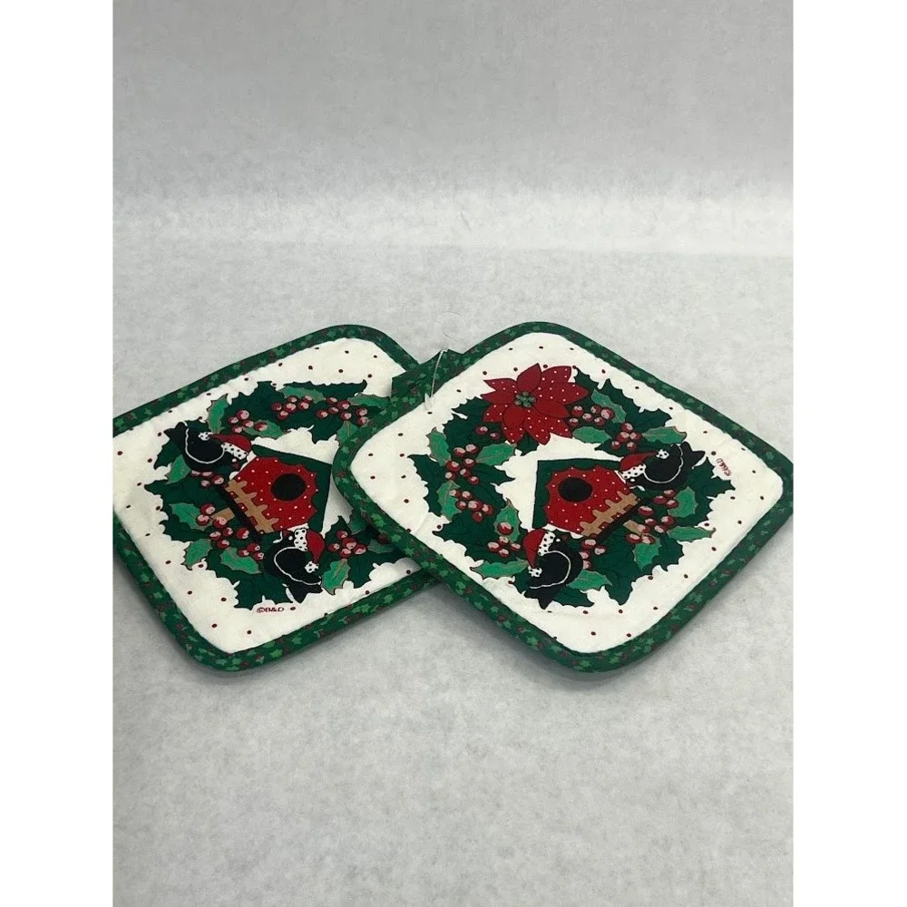 B&D Christmas Pot Holders Set of 2 Birdhouse Holly Wreath Poinsettia Green Red